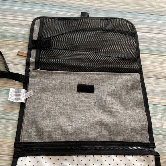 Skip hop diaper changing station - Picture 2 of 11